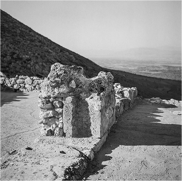 Robert McCabe: Mycenae 1954. To Katamesimero: photograph 2, printed by Idolo Lab, Athens