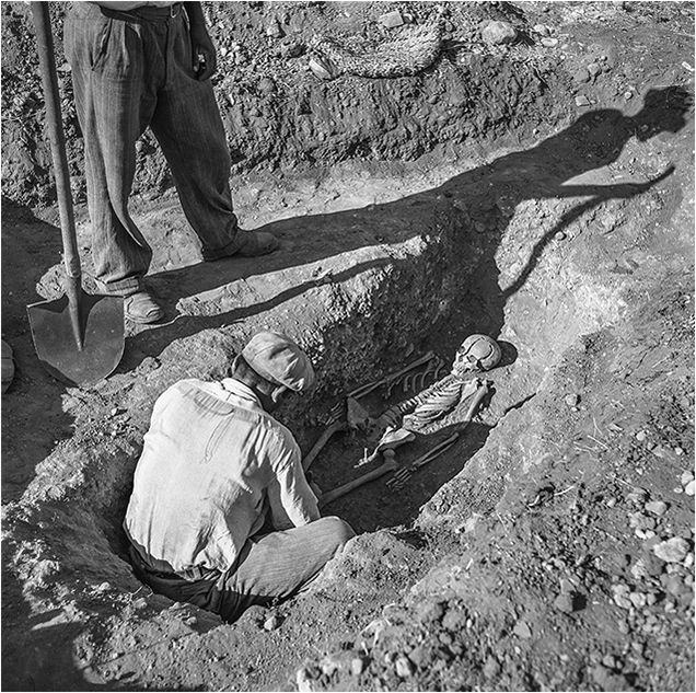 Robert McCabe: Mycenae 1954. To Katamesimero: photograph 3, printed by Idolo Lab, Athens