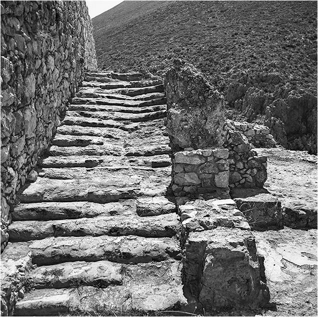 Robert McCabe: Mycenae 1954. To Katamesimero: photograph 8, printed by Idolo Lab, Athens