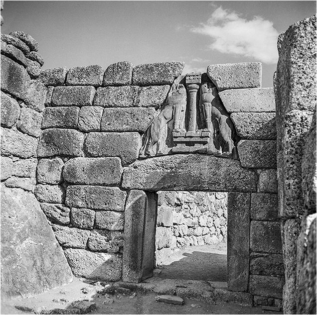 Robert McCabe: Mycenae 1954. To Katamesimero: photograph 12, printed by Idolo Lab, Athens