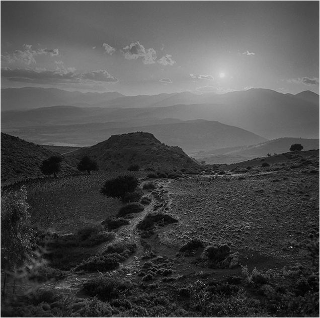 Robert McCabe: Mycenae 1954. To Katamesimero: photograph 14, printed by Idolo Lab, Athens