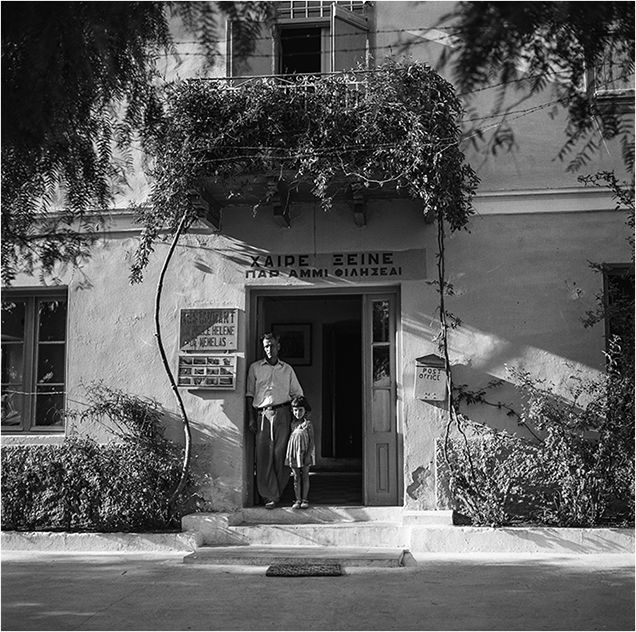 Robert McCabe: Mycenae 1954. To Katamesimero: photograph 15, printed by Idolo Lab, Athens